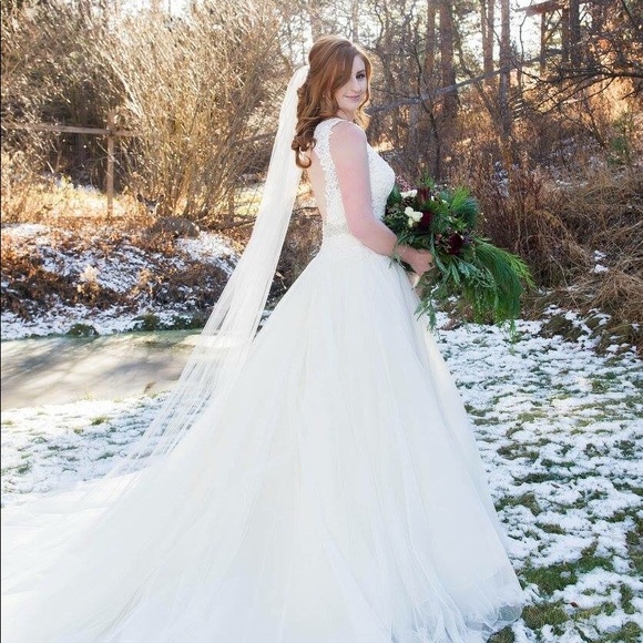 Wedding gown- limited design! Size 8 altered - Picture 2 of 8